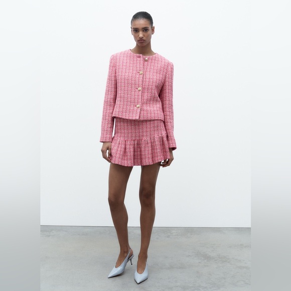 ZARA BLOGGER FAVORITE RUFFLED HEM TEXTURED SKORT - Picture 4 of 16